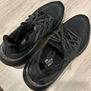 Adidas Ultraboost Men’s sneaker size 6